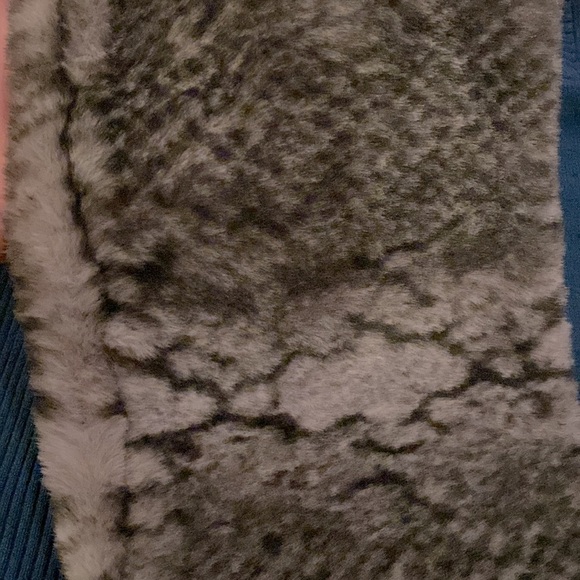 Scarf NWT Cozy Fur Women Snood Wrap - Picture 2 of 2